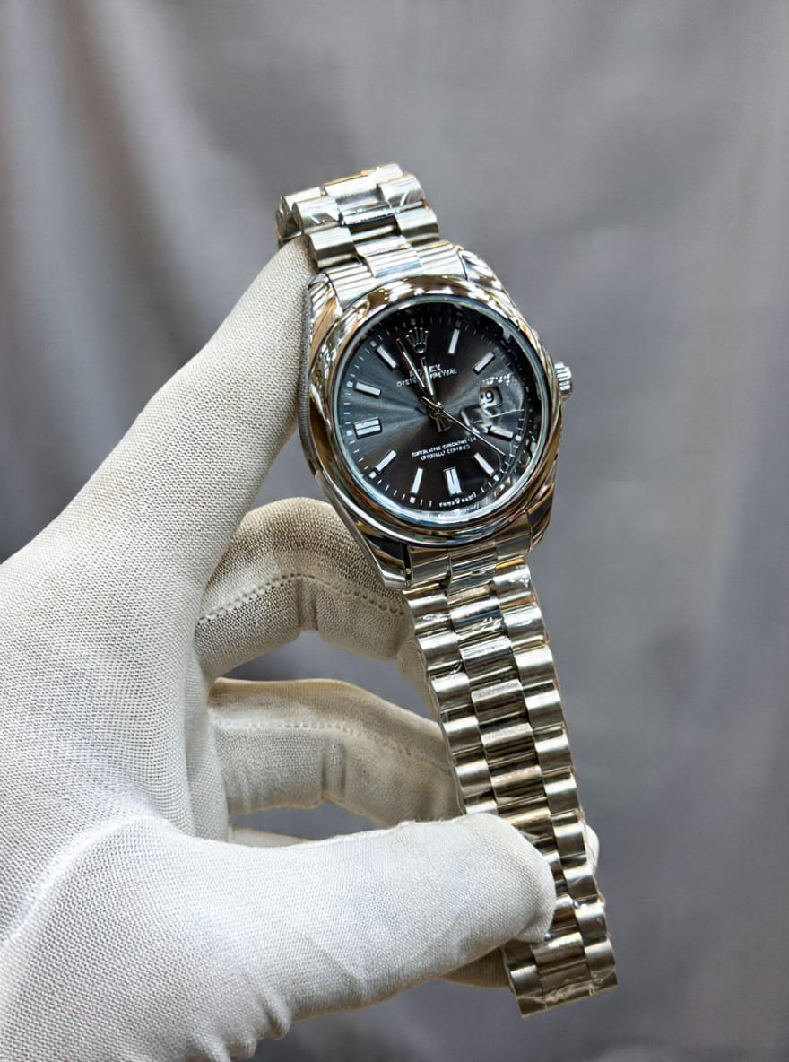 Rolex Brand Oyster Perpetual Watch With Stainless Steel Chain - Quality Timepiece Featuring Date Function And Radium Details For Enhanced Visibility - White
