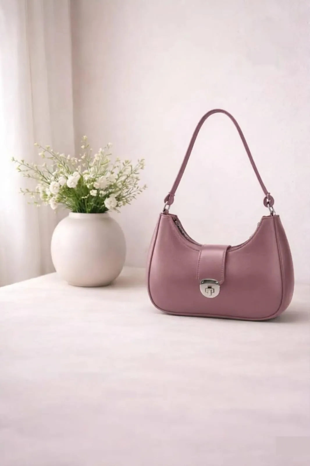 Stylish Black Shoulder Bag for Women with Spacious Interior
